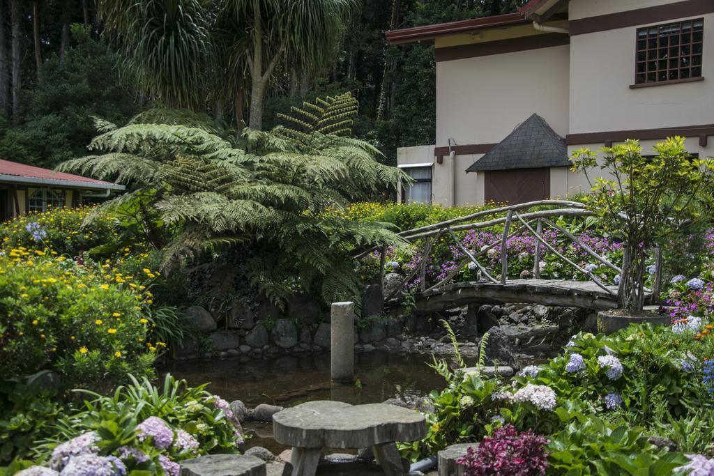 Hotel Chalet Tirol เอเรเดีย ภายนอก รูปภาพ